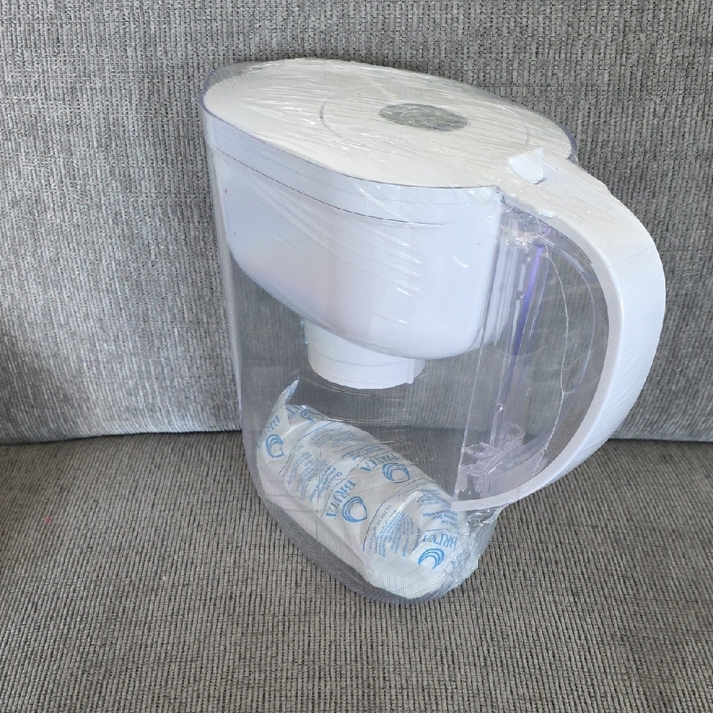 Brita Clear and White Water Filter Pitcher, New In Box - Picture 8 of 10